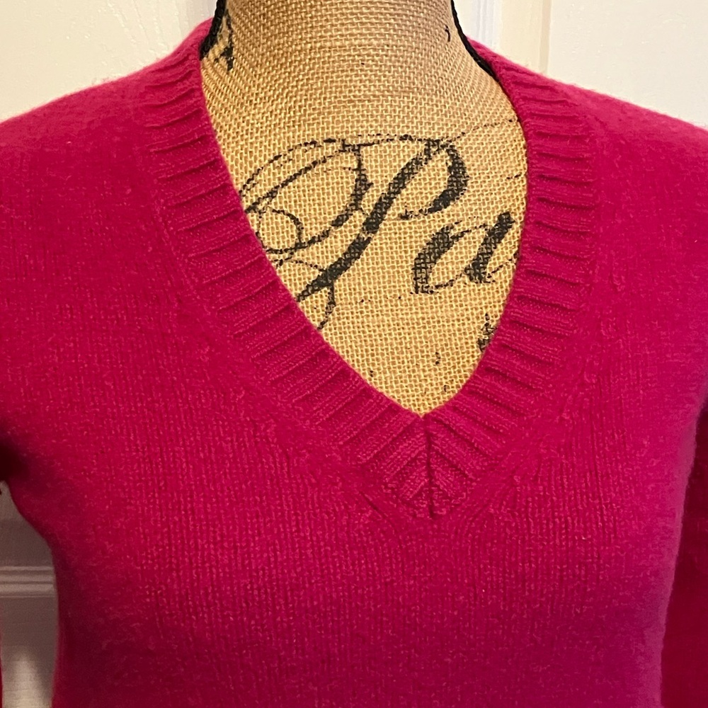Faconnable thick lamb’s wool magenta berry pink short length v-neck knit sweater - Picture 3 of 15